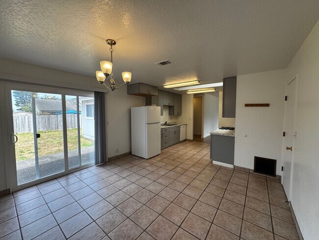 Building Photo - 3525 Tracey Ct
