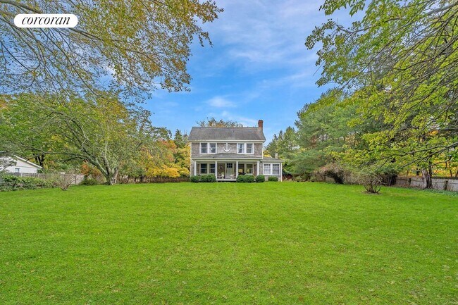 Building Photo - 2976 Noyack Rd