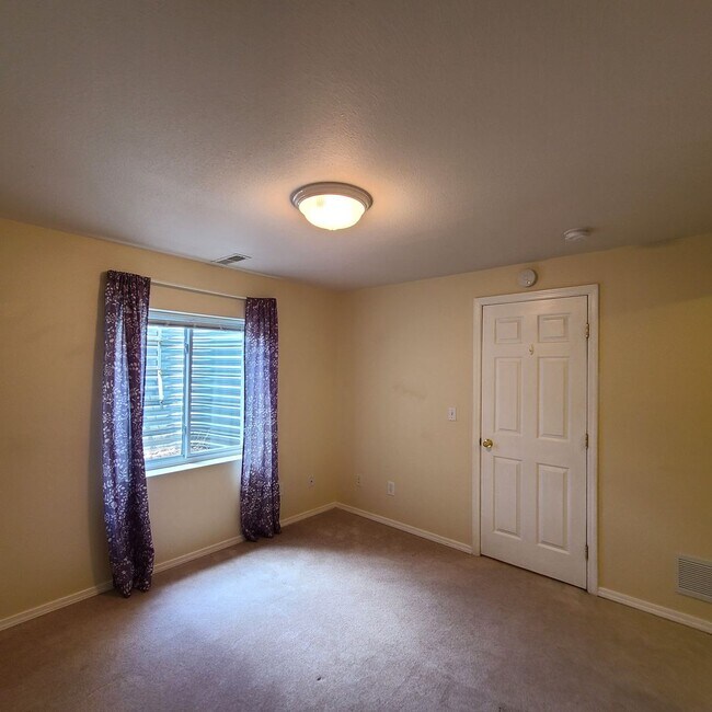 Building Photo - Beautiful home in Briargate Fairfax - D20 - ready to move in NOW!