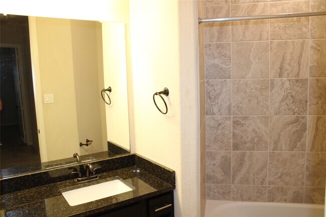 Building Photo - 21911 Avalon Queen Dr