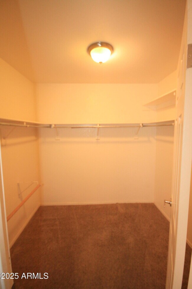 Building Photo - 10533 W Louise Dr