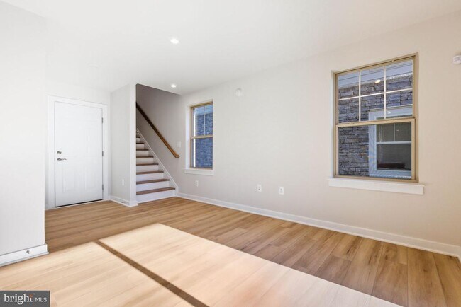 Building Photo - 1011 Venifena Terrace SE