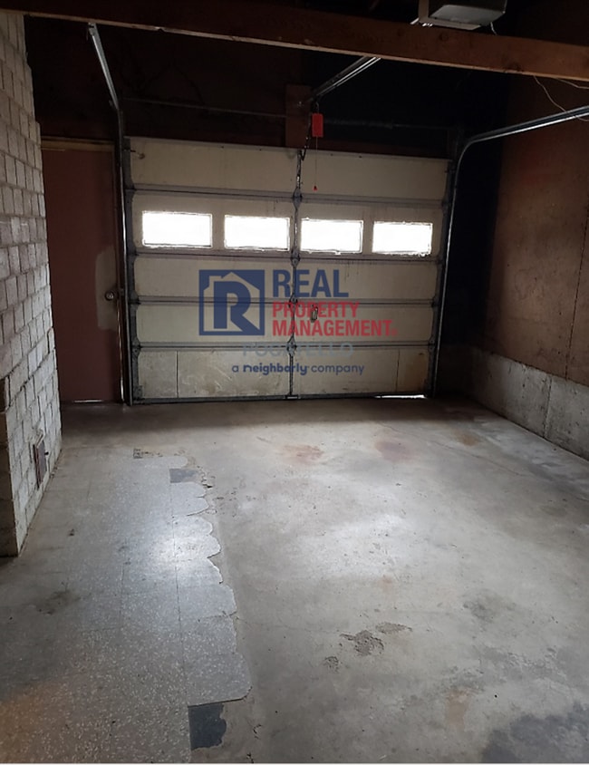 Building Photo - 3 Bedroom 1 Bath Home - 1 car garage - PET...