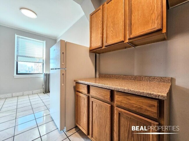 Building Photo - 1 bedroom in CHICAGO IL 60625