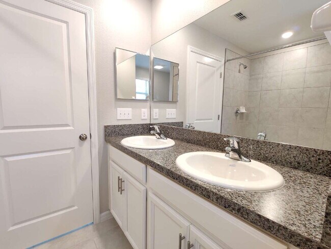 Building Photo - 7232 Samuel Ivy Dr
