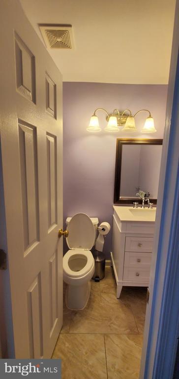 Building Photo - 8202 Catbird Cir