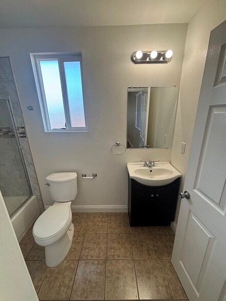 Building Photo - 732 E 74th St