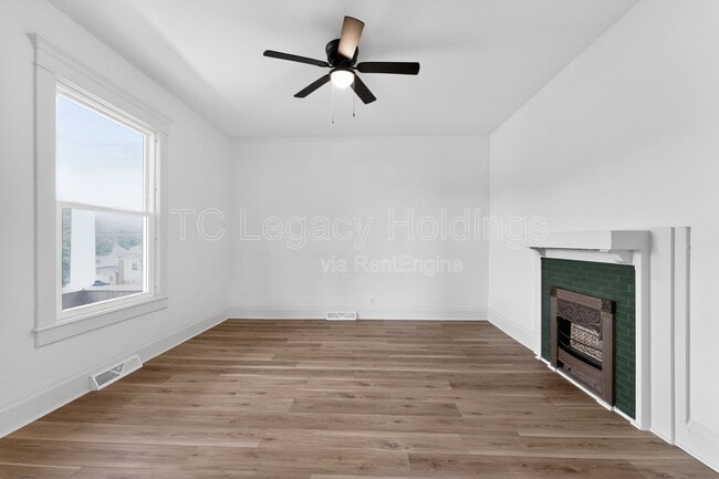 Building Photo - 1527 Farland Ave
