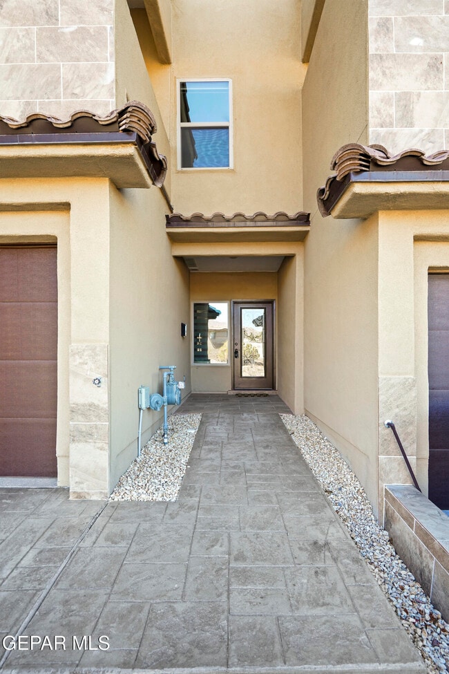 Building Photo - 6315 Escondido Dr