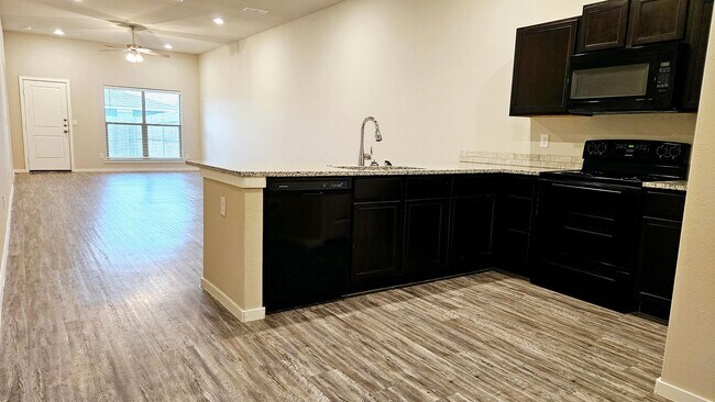Building Photo - Modern 3-Bedroom Duplex in West Lubbock