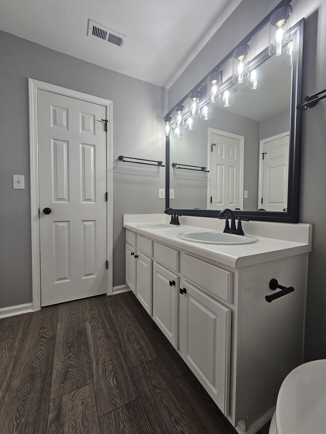 Master bath - New sinks , toilet, flooring - 5341 Glen Canyon Rd