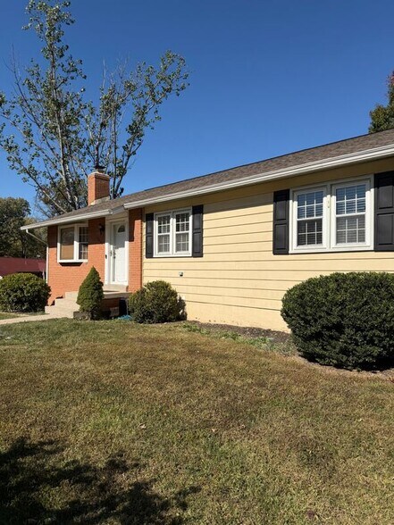 Building Photo - 2406 Sagamore Ct