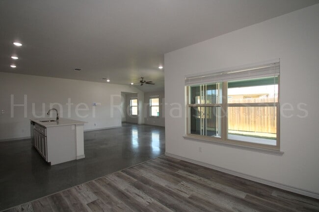 Building Photo - 805 Freedom Cir