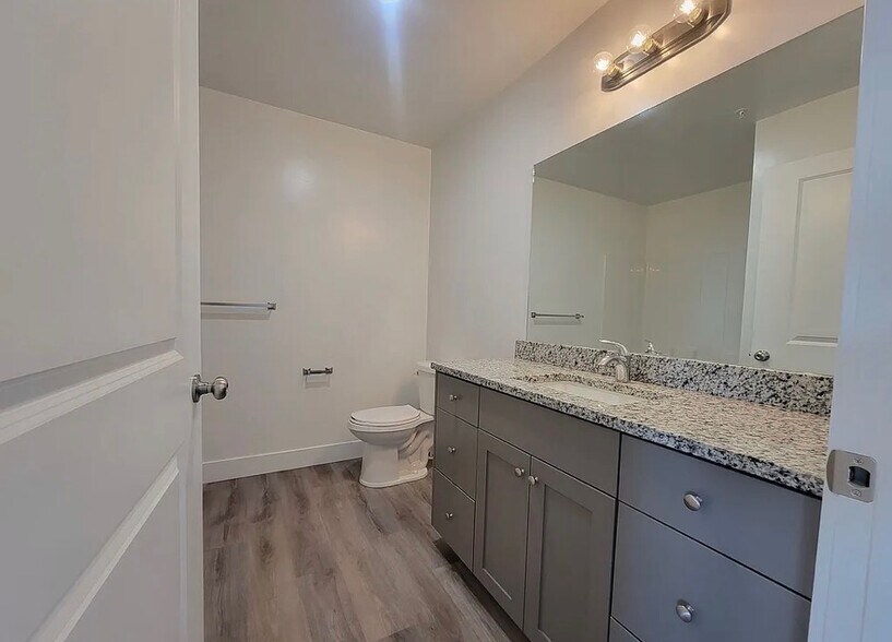 Building Photo - 5963 N Freedom Rd