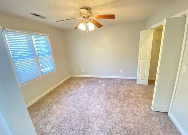 Building Photo - 261 Conrad Cir