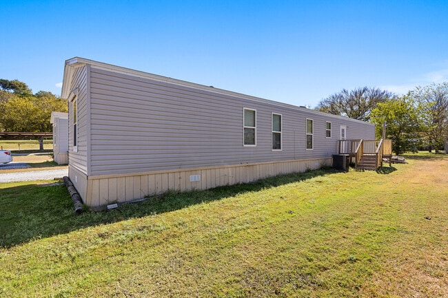 Building Photo - 21 Clear Creek