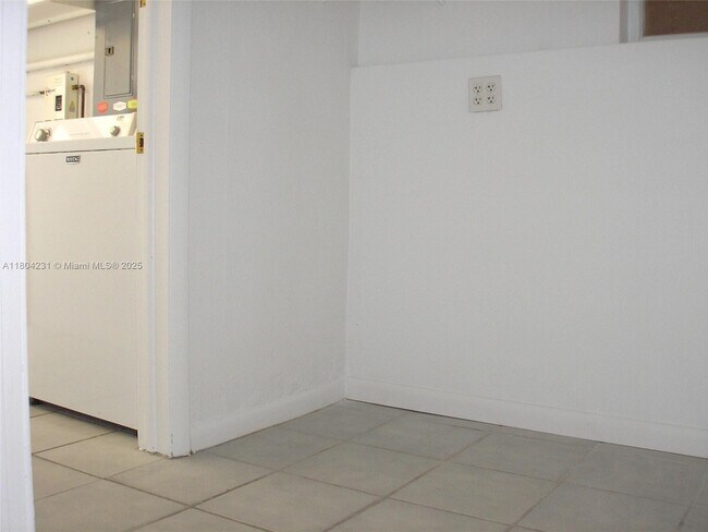 Building Photo - 11111 SW 78th Ct