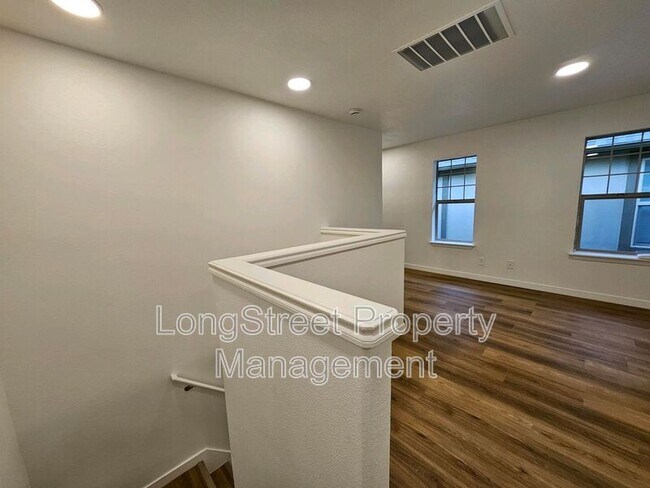 Building Photo - 11987 SW Horizon Blvd