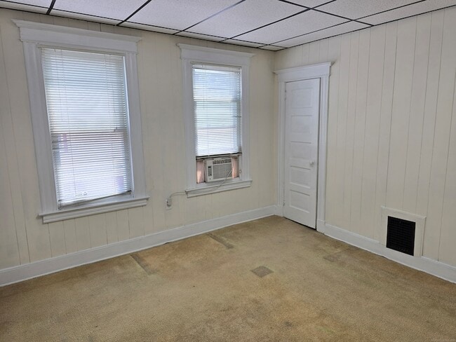 Building Photo - 21 Oakwood St