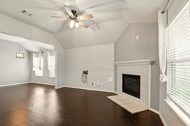 Building Photo - 303 Burris Park Dr