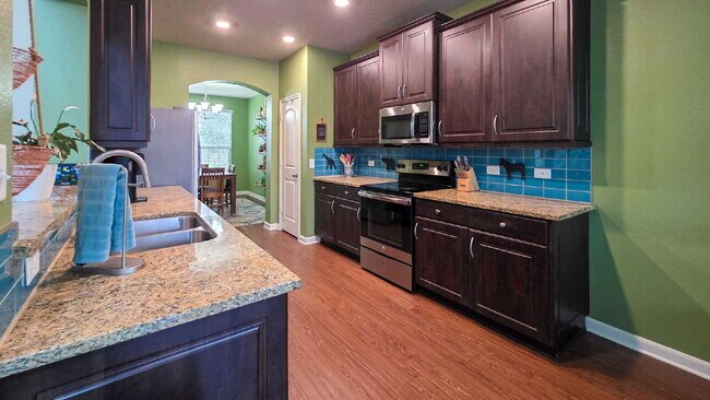 Building Photo - 2025 Stubbs Dr