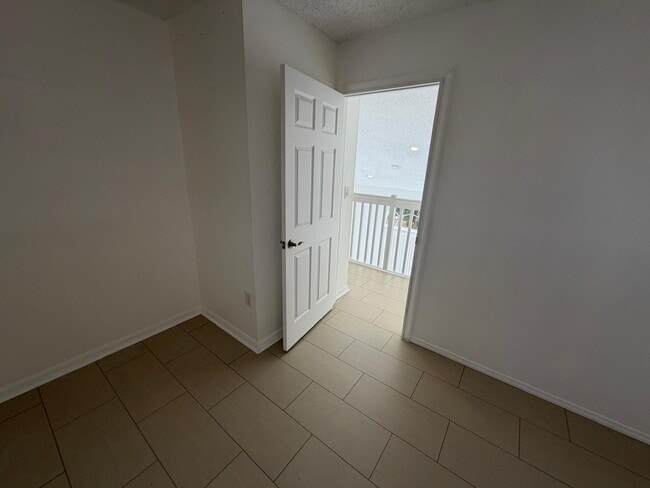 Building Photo - 3780 Amalfi Dr