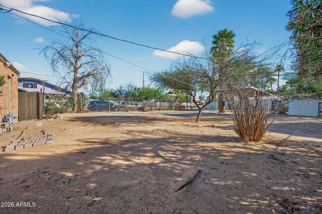 Building Photo - 901 W Willetta St