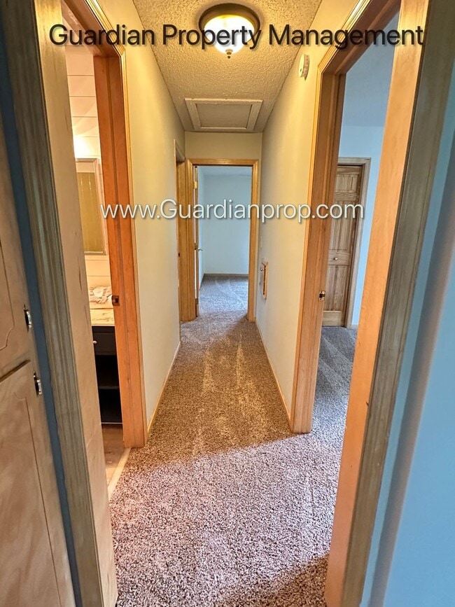 Building Photo - South West Bloomington Single Family Home,...