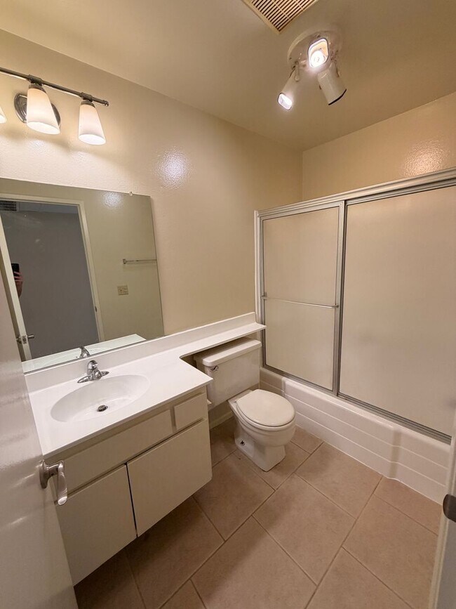 Building Photo - 2 Bed, 2 Bath Fullerton Condo For Rent w/ ...
