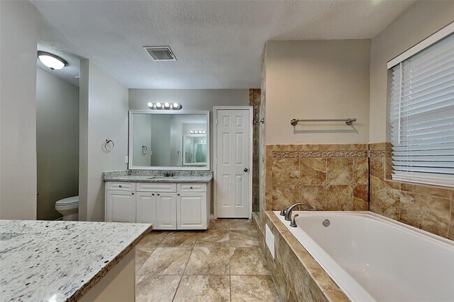 Building Photo - 24826 Baywick Dr