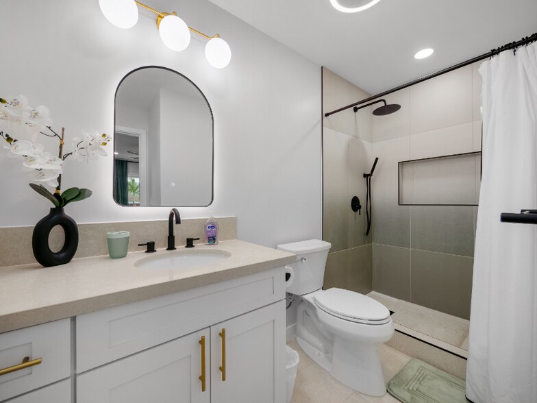 Building Photo - 338 Kalama St