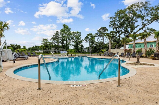 Building Photo - 587A Sunnyside Ave