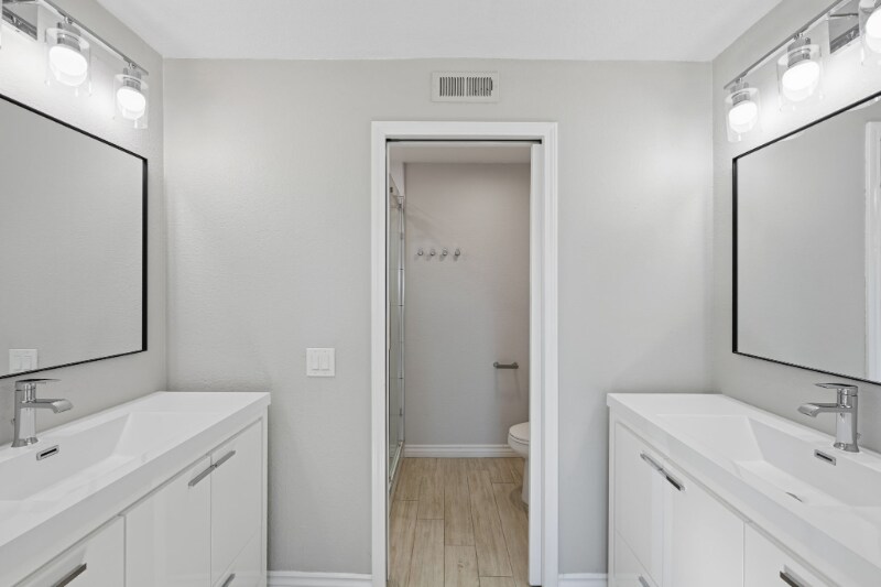 Building Photo - 1727 Avenida Alta Mira