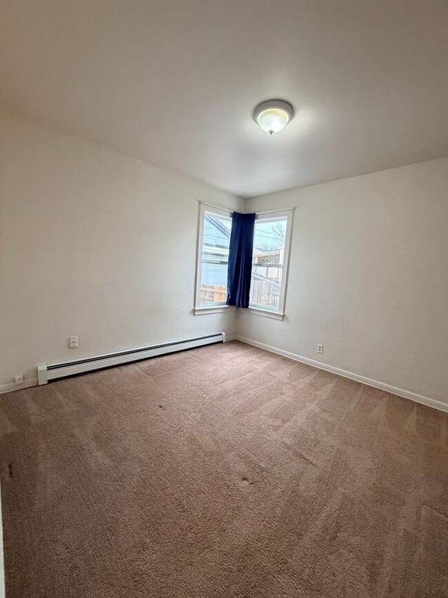 Building Photo - RENTAL 3 Bed Home w/ Garage Workshop & Fenced Yard