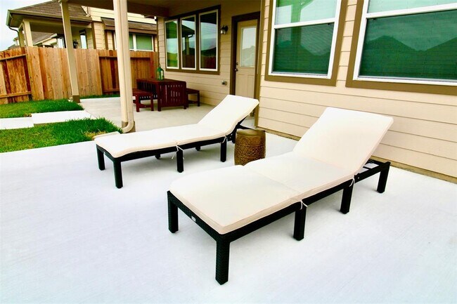 Building Photo - 24930 Adami Veduta Ct
