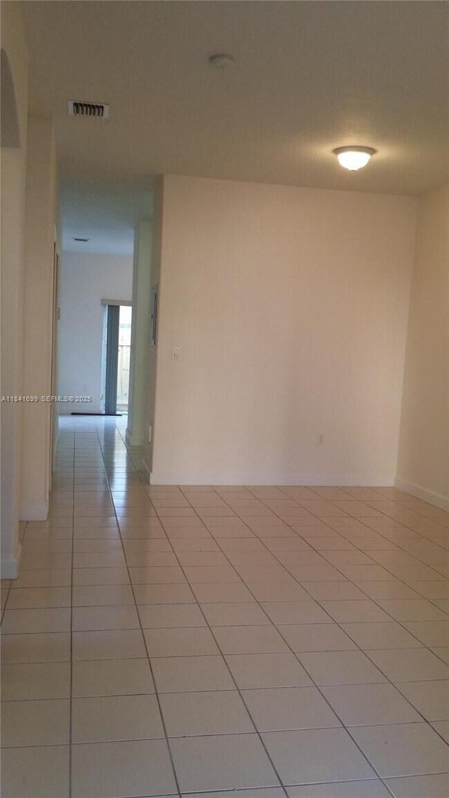 Building Photo - 1536 SE 26th St