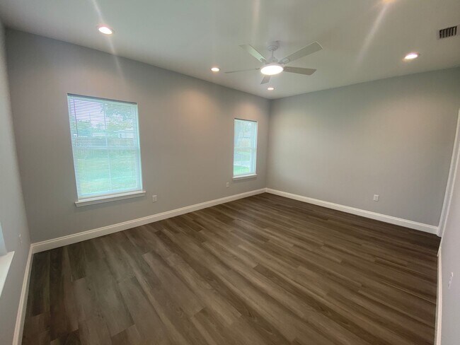 Building Photo - 2936 Hall Ave