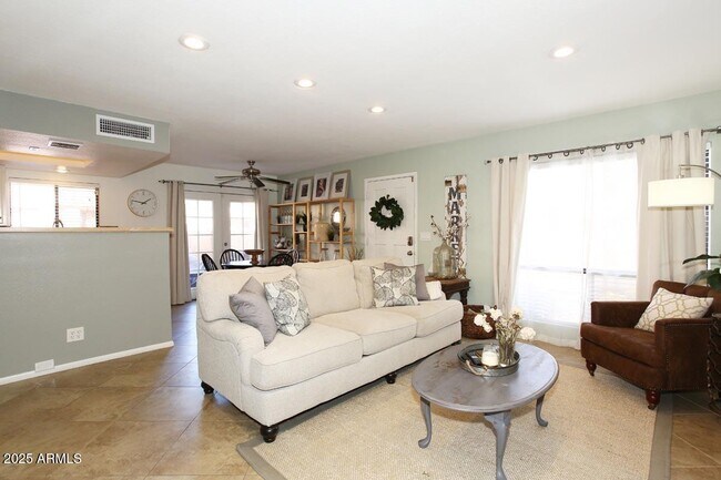 Building Photo - 10408 N 11th Pl