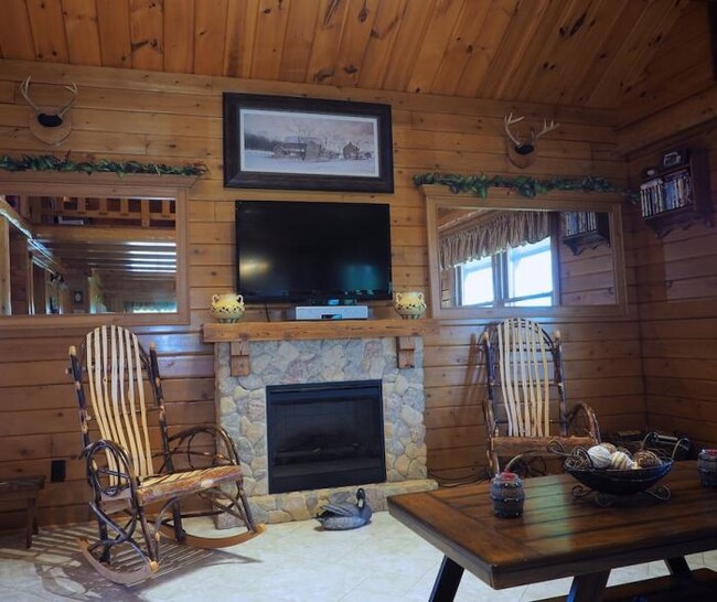 Building Photo - 3 bedroom in Waterville NY 13480