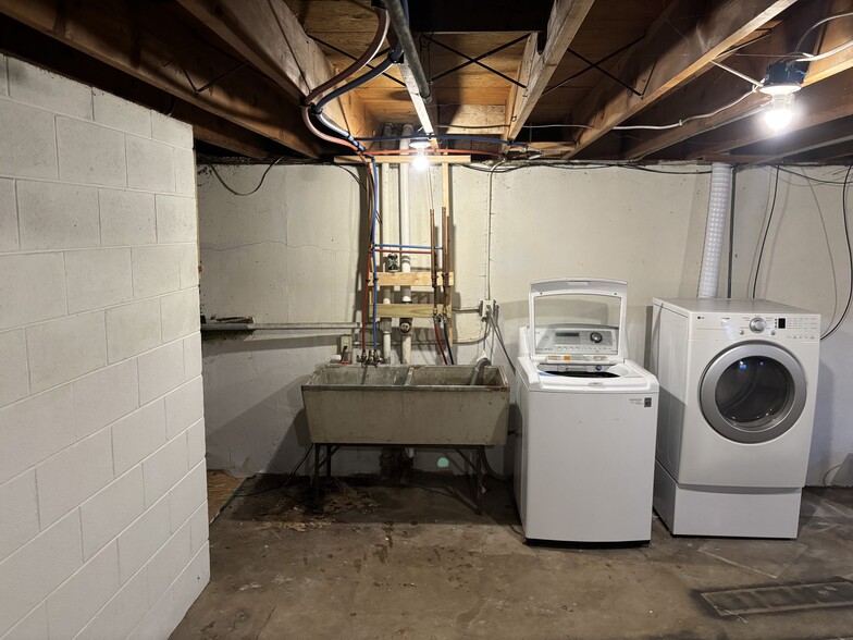 Building Photo - 1505 Benton St