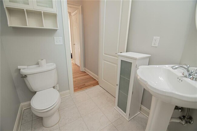 Building Photo - 4012 Erin Dr
