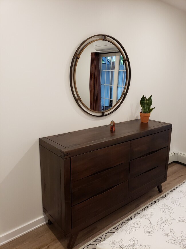 Building Photo - 15 E 117th St