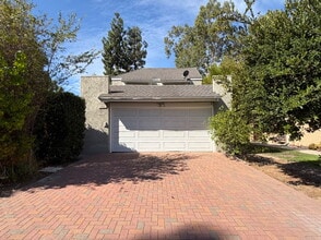 Building Photo - Great location in Lake Forest!
