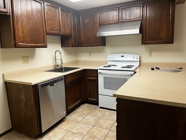 Building Photo - Newly Renovated 2 Bedroom, 2 Bathroom 1050 Sqft. 1/2 Plex Orangevale Home for Lease.