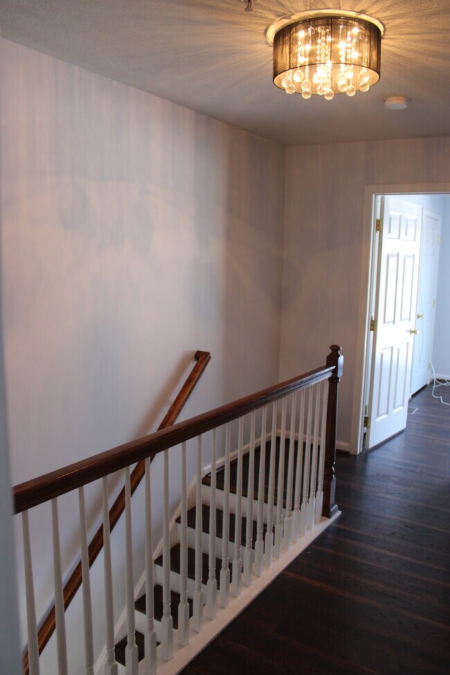 Building Photo - 280 Mike Dr