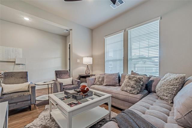 Building Photo - "Lovely 3-Bedroom, 2.5-Bath Home with Gourmet Kitchen and Inviting Indoor-Outdoor Living!"