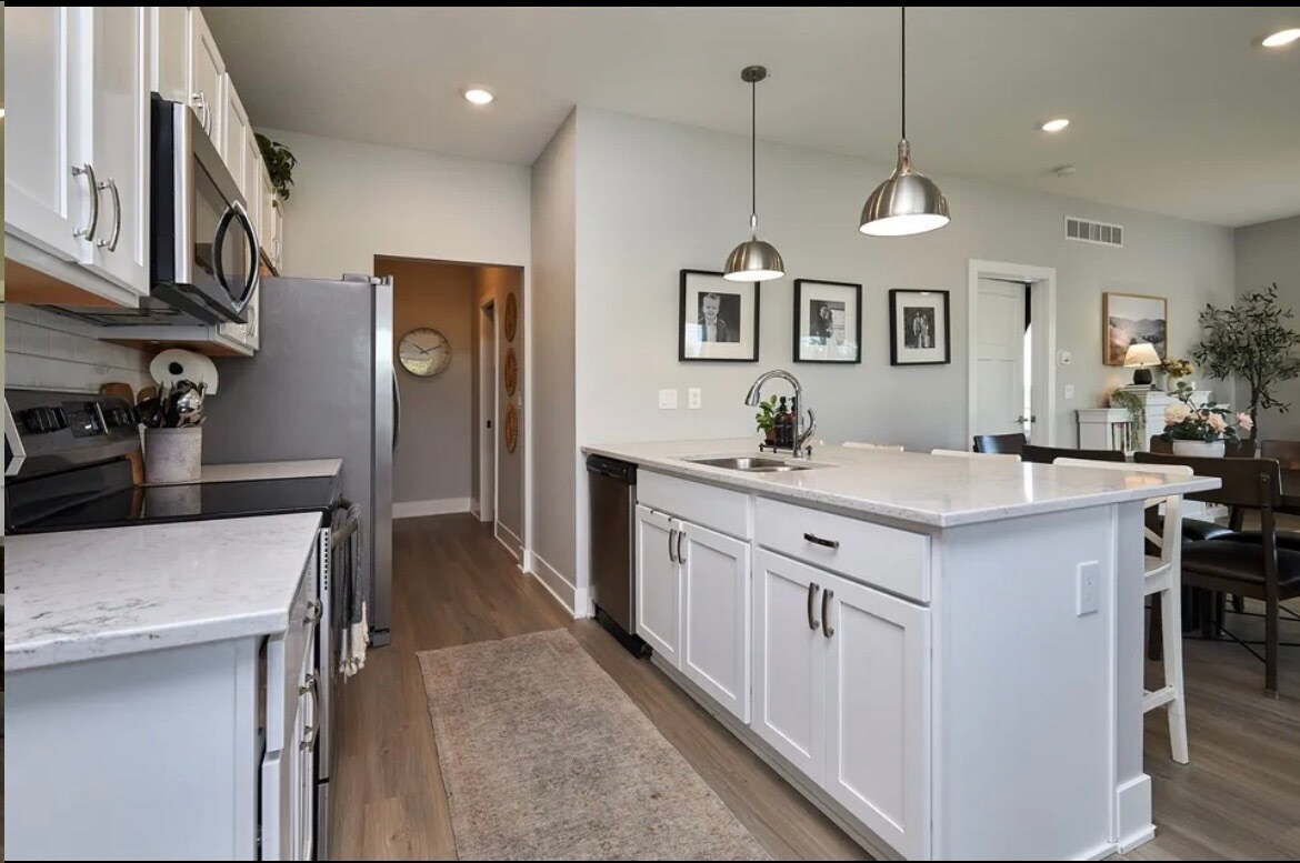 Building Photo - 2700 Yordi Dr