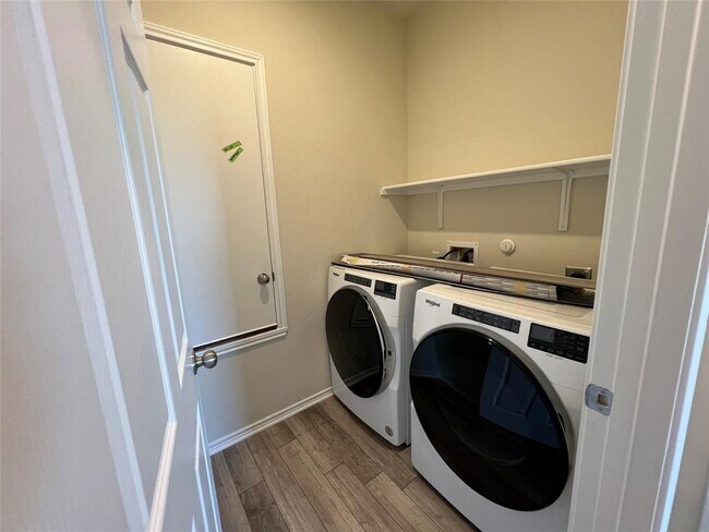 Building Photo - 561 Papaya Dr