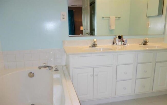Owners Bathroom - 1439 N Scott St