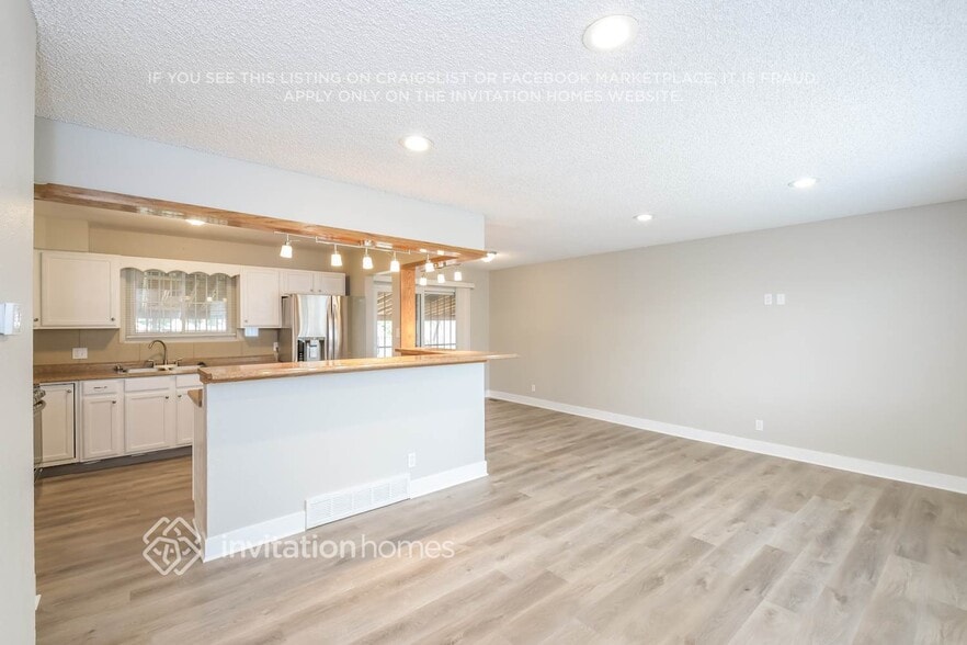 Building Photo - 13030 E 47th Ave